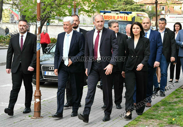 Румен Радев в Хасково: Да удавим в море от свободни гласове купения вот на изборите в неделя!