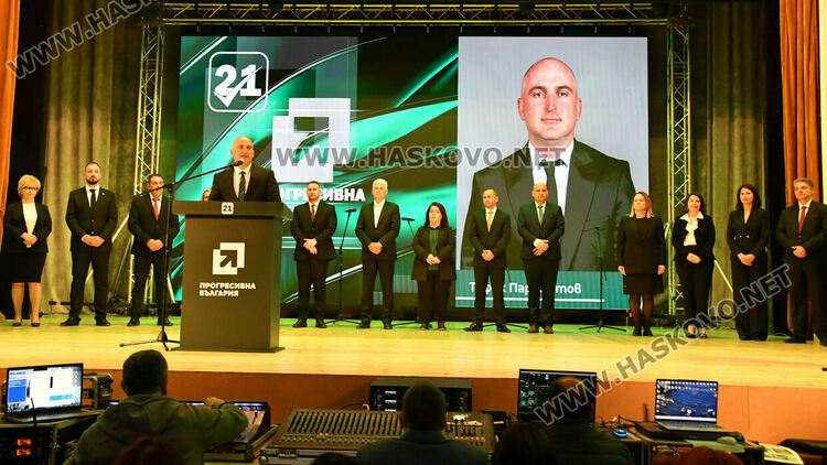 Румен Радев в Хасково: Да удавим в море от свободни гласове купения вот на изборите в неделя!