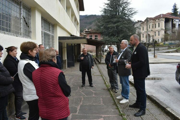 Жители на общините Смолян и Баните изразиха силна подкрепа за Румен Радев и надежда за промяна / ГАЛЕРИЯ/