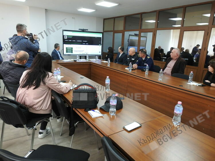 Областен управител и шефове на институции в Кърджали:Готови сме за изборите в неделя!