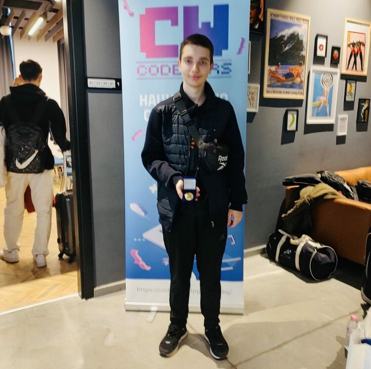 Триумф в програмирането: Десетокласник от ФСГ&nbsp;&ndash; Хасково покорява национални върхове