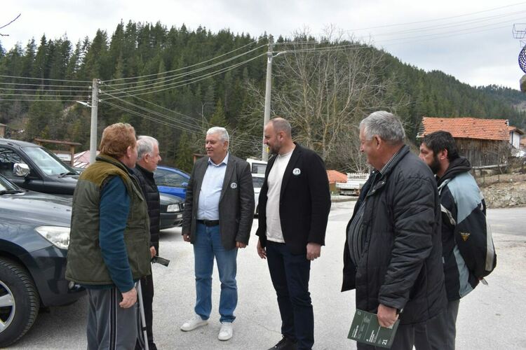 Жители на общините Смолян и Баните изразиха силна подкрепа за Румен Радев и надежда за промяна / ГАЛЕРИЯ/