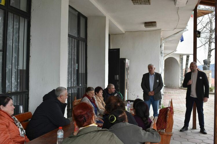 Жители на общините Смолян и Баните изразиха силна подкрепа за Румен Радев и надежда за промяна / ГАЛЕРИЯ/