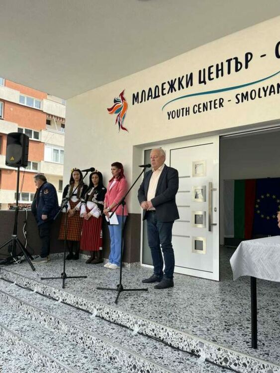 Сградата на бившия техникум по дървообработване оживя като модерен Младежки център - Смолян