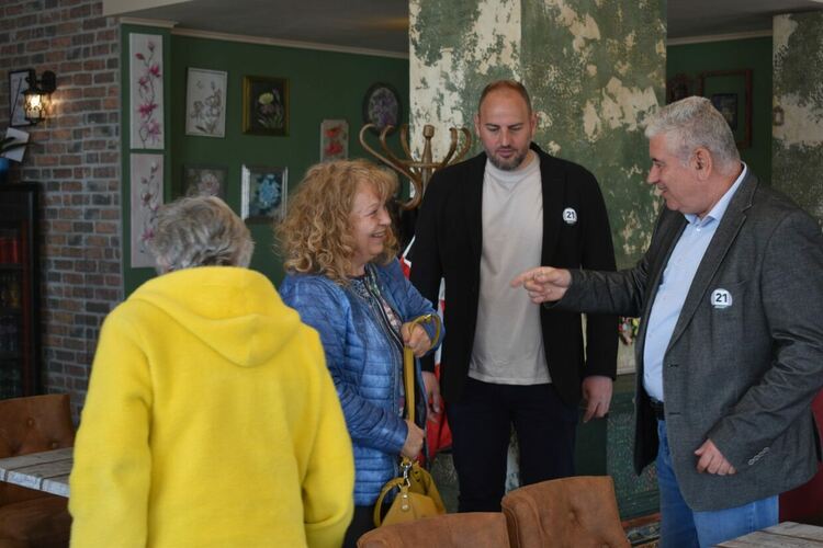 Жители на общините Смолян и Баните изразиха силна подкрепа за Румен Радев и надежда за промяна / ГАЛЕРИЯ/