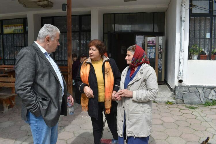 Жители на общините Смолян и Баните изразиха силна подкрепа за Румен Радев и надежда за промяна / ГАЛЕРИЯ/