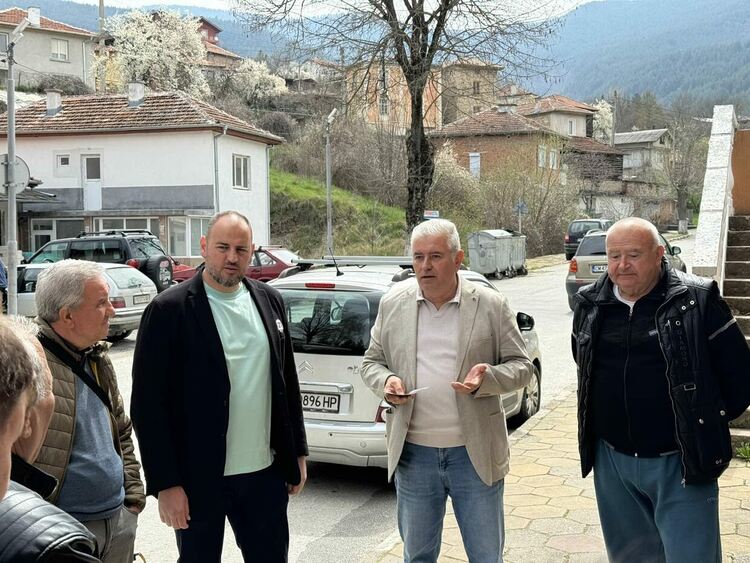 Кандидатите на &bdquo;Прогресивна България&ldquo; обещаха на жители на община Чепеларе работеща държава, справедливост и грижа за планинските райони / ГАЛЕРИЯ/