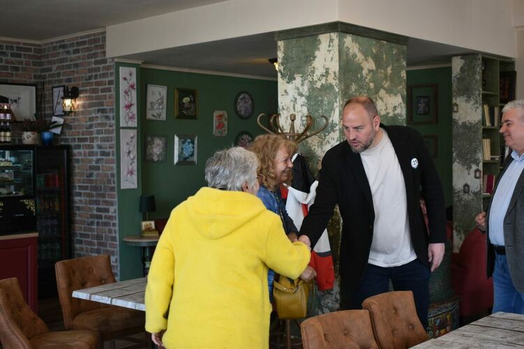 Жители на общините Смолян и Баните изразиха силна подкрепа за Румен Радев и надежда за промяна / ГАЛЕРИЯ/