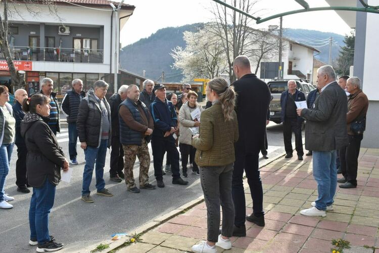 Жители на общините Смолян и Баните изразиха силна подкрепа за Румен Радев и надежда за промяна / ГАЛЕРИЯ/