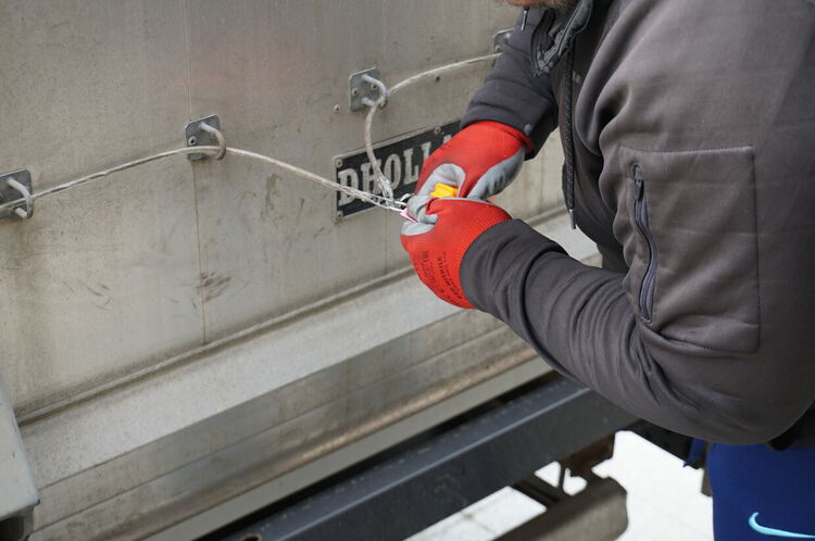 Доставиха 574 ролки със специализирана хартия за машинно гласуване в Хасково