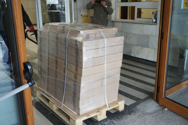 Доставиха 574 ролки със специализирана хартия за машинно гласуване в Хасково