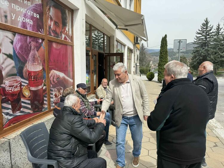 Кандидатите на &bdquo;Прогресивна България&ldquo; обещаха на жители на община Чепеларе работеща държава, справедливост и грижа за планинските райони / ГАЛЕРИЯ/