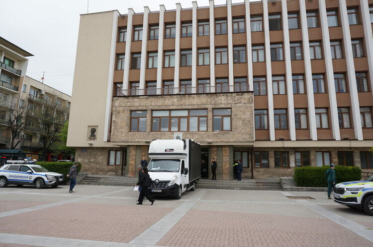 Доставиха 574 ролки със специализирана хартия за машинно гласуване в Хасково