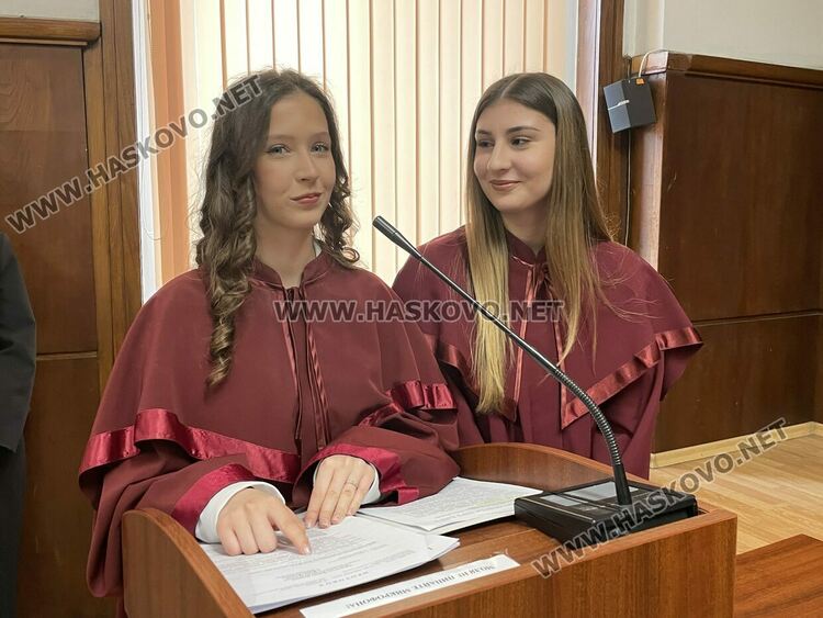 Ученици от ПГДС &bdquo;Цар Иван Асен II&ldquo; поеха управлението на Съдебната палата в Хасково