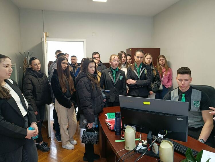 Голям интерес при младежите на Димитровград предизвика Денят на отворените врати в местната съдебна палата