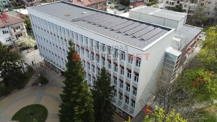 Енергийно ефективна и със собствено производство на ток: обновената административна сграда в Димитровград отвори врати