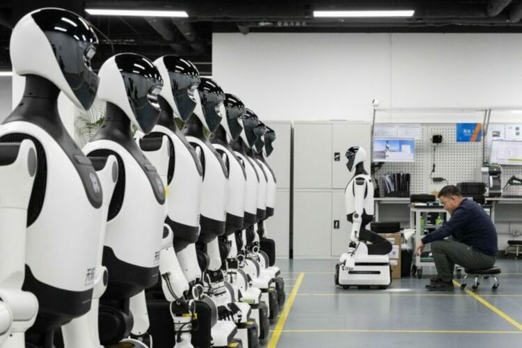 Хуманоидните роботи са на прага на масово навлизане в индустрията, като в рамките на няколко години се очаква те да бъдат широко използвани във фабриките