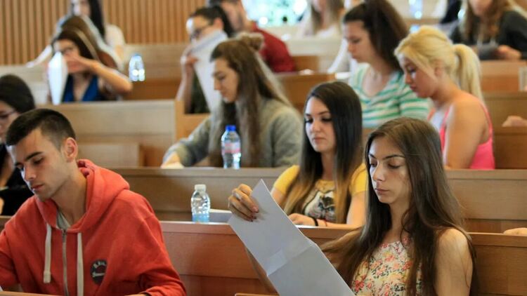 Електронно досие заменя студентските книжки