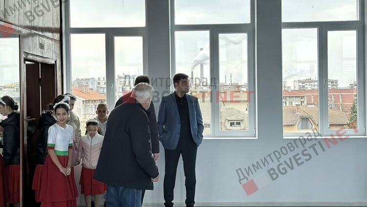 Енергийно ефективна и със собствено производство на ток: обновената административна сграда в Димитровград отвори врати