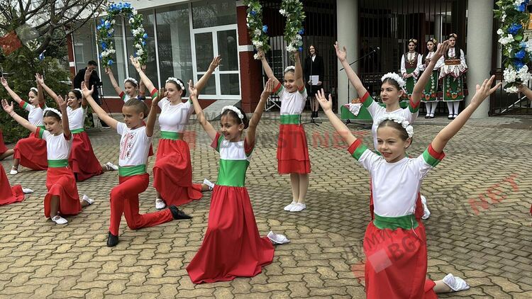 Енергийно ефективна и със собствено производство на ток: обновената административна сграда в Димитровград отвори врати
