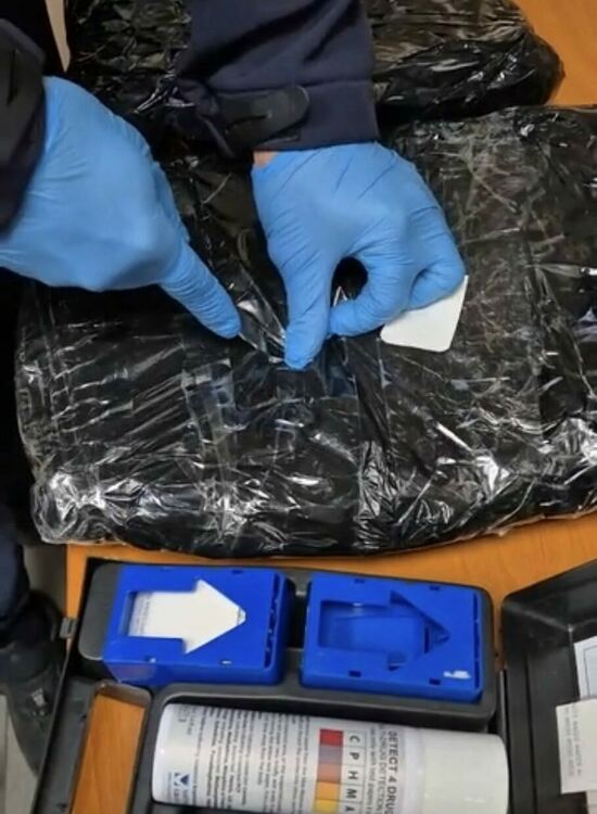  Задържаха пътник в автобус от Хасково с марихуана за 45 000 евро