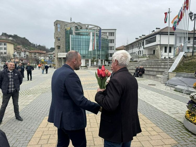 Жители на Неделино поискаха справедливост, подкрепа за поминъка и край на корупцията на среща с кандидатите на &bdquo;Прогресивна България&ldquo; от 22 МИР - Смолян