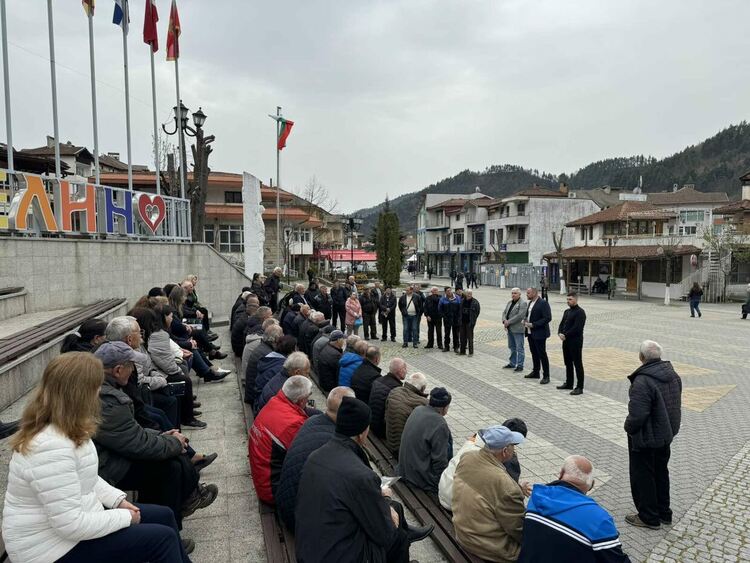 Жители на Неделино поискаха справедливост, подкрепа за поминъка и край на корупцията на среща с кандидатите на &bdquo;Прогресивна България&ldquo; от 22 МИР - Смолян