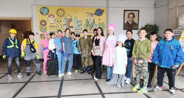 Петокласници от ОУ &bdquo;Христо Смирненски&ldquo; превърнаха урока по математика в телевизионно шоу на мечтаните професии