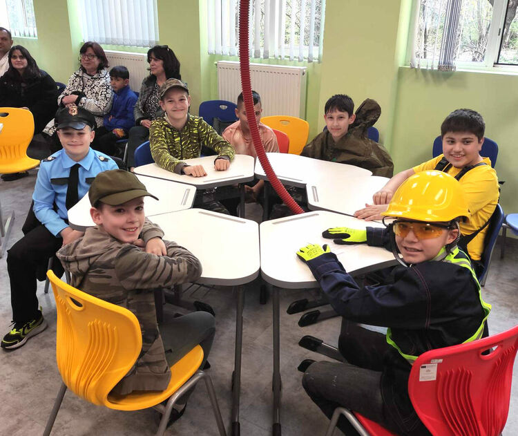 Петокласници от ОУ &bdquo;Христо Смирненски&ldquo; превърнаха урока по математика в телевизионно шоу на мечтаните професии