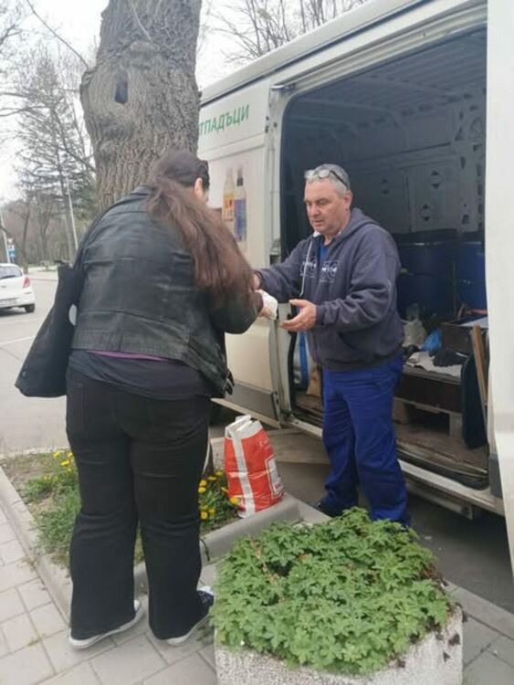 Над 255 килограма опасни отпадъци предадоха перничани в мобилния пункт, който бе разположен при Регионалния исторически музей