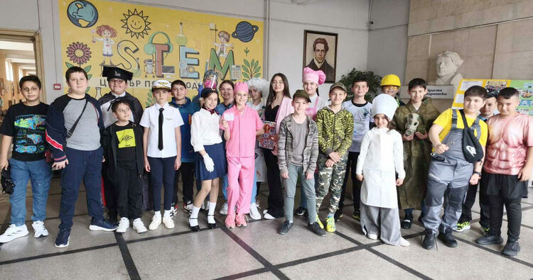 Петокласници от ОУ &bdquo;Христо Смирненски&ldquo; превърнаха урока по математика в телевизионно шоу на мечтаните професии