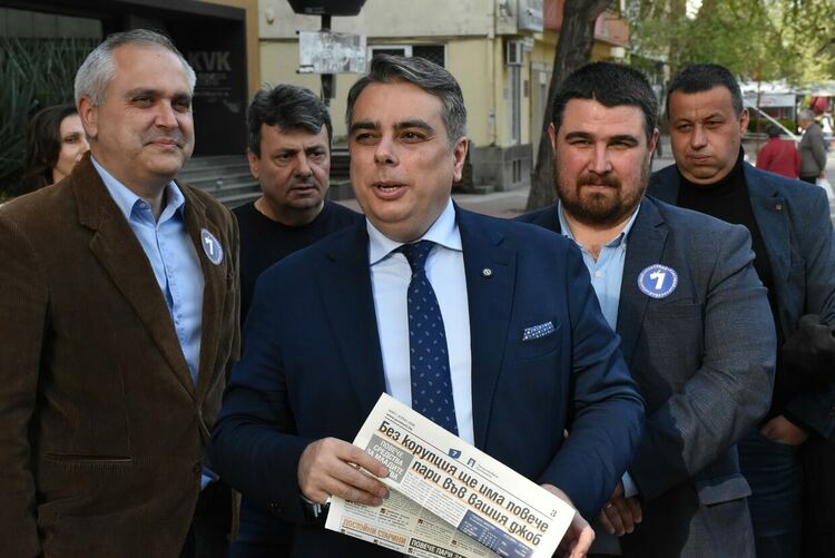 Асен Василев: ПП-ДБ предлага 7 мерки в подкрепа на семействата с деца и младите хора