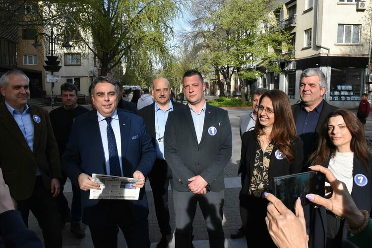 Асен Василев: ПП-ДБ предлага 7 мерки в подкрепа на семействата с деца и младите хора