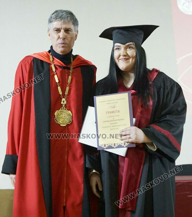 52 бакалаври получиха тържествено дипломите си във филиала на Тракийския университет