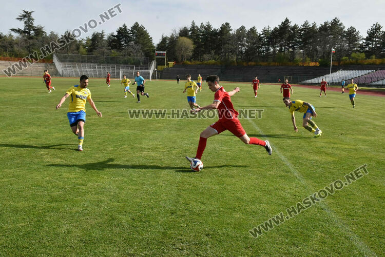 ОФК &bdquo;Хасково&ldquo; прегази Димитровград с 4:0 в голово шоу на &bdquo;Ямача&ldquo;