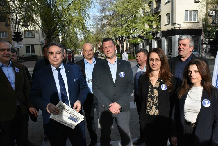 Асен Василев: ПП-ДБ предлага 7 мерки в подкрепа на семействата с деца и младите хора