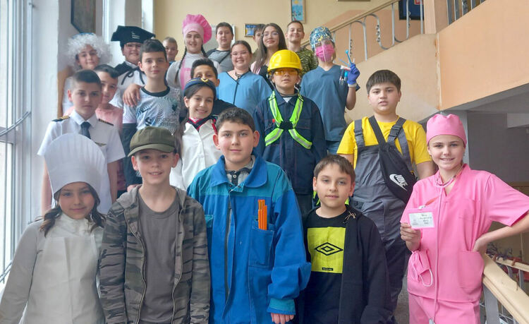 Петокласници от ОУ &bdquo;Христо Смирненски&ldquo; превърнаха урока по математика в телевизионно шоу на мечтаните професии