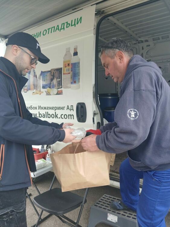 Над 255 килограма опасни отпадъци предадоха перничани в мобилния пункт, който бе разположен при Регионалния исторически музей