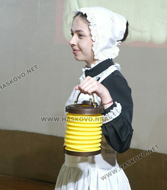 52 бакалаври получиха тържествено дипломите си във филиала на Тракийския университет