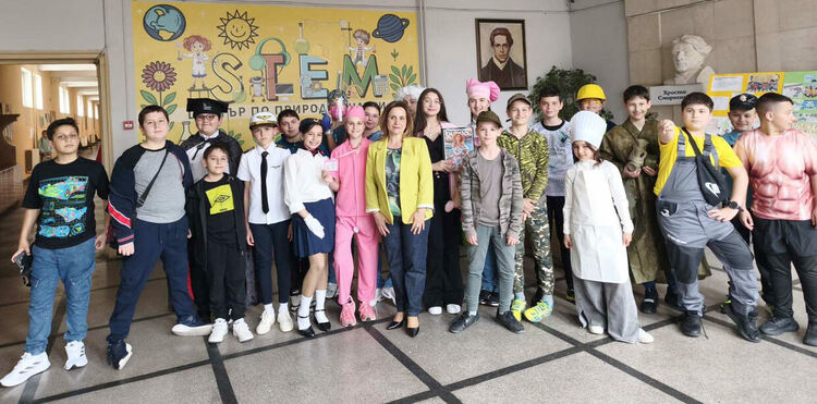 Петокласници от ОУ &bdquo;Христо Смирненски&ldquo; превърнаха урока по математика в телевизионно шоу на мечтаните професии