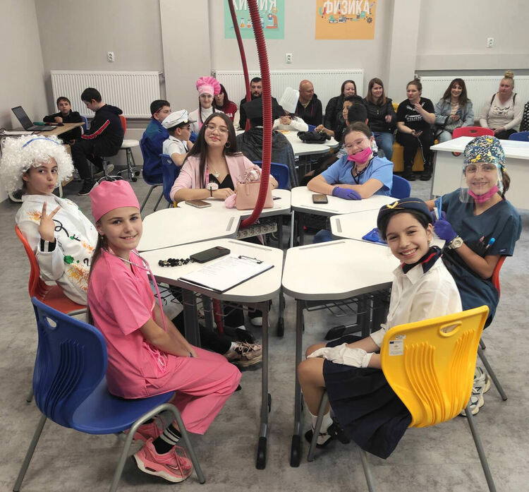 Петокласници от ОУ &bdquo;Христо Смирненски&ldquo; превърнаха урока по математика в телевизионно шоу на мечтаните професии