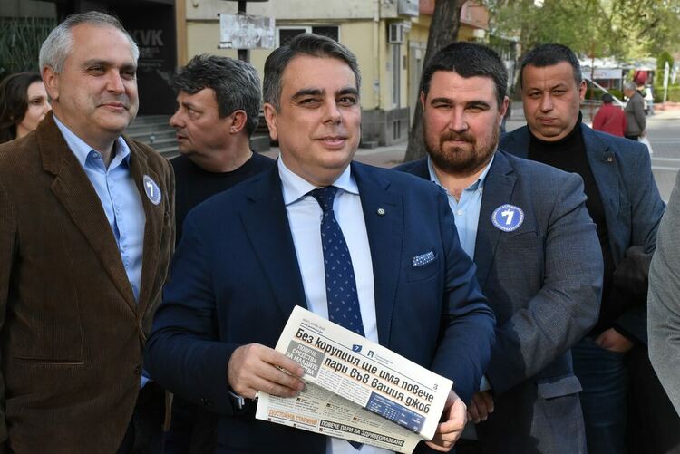 Асен Василев: ПП-ДБ предлага 7 мерки в подкрепа на семействата с деца и младите хора