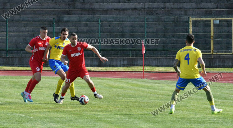 ОФК &bdquo;Хасково&ldquo; прегази Димитровград с 4:0 в голово шоу на &bdquo;Ямача&ldquo;