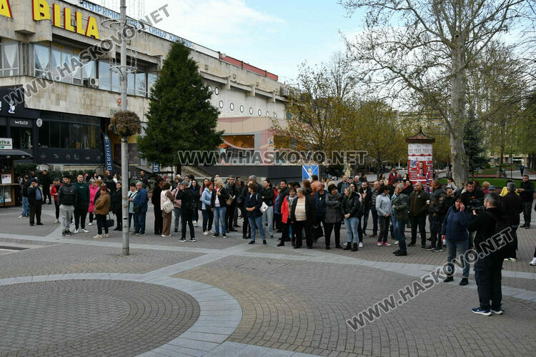 Раздават изборните книжа и бюлетини на СИК в Община Хасково