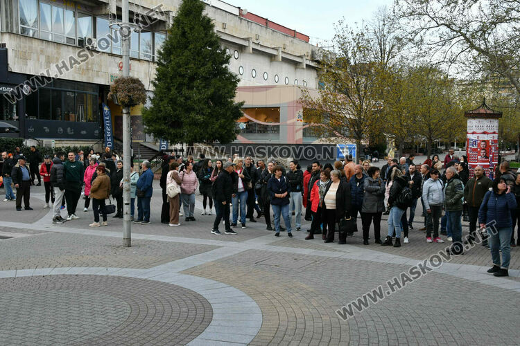 Раздават изборните книжа и бюлетини на СИК в Община Хасково