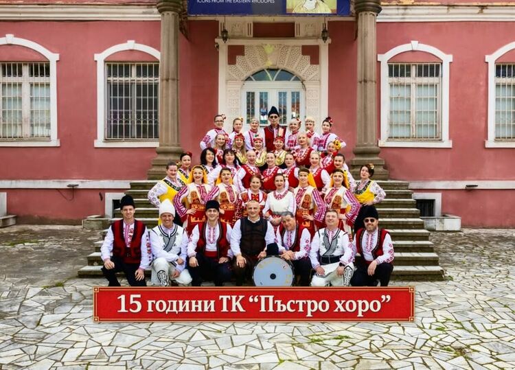 Канят ни на празничен концерт на ТК&rdquo;Пъстро хоро&rdquo; в Театъра
