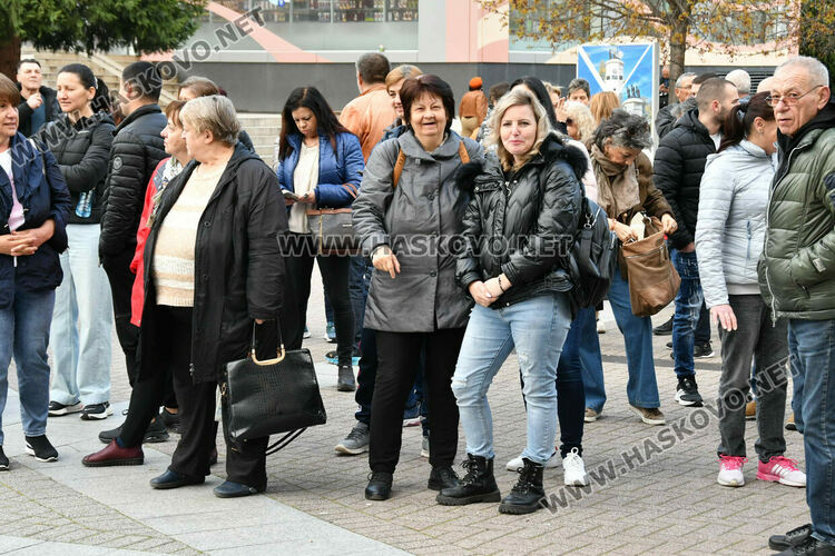 Раздават изборните книжа и бюлетини на СИК в Община Хасково