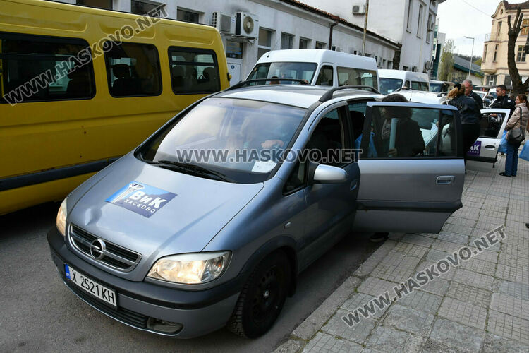 Раздават изборните книжа и бюлетини на СИК в Община Хасково