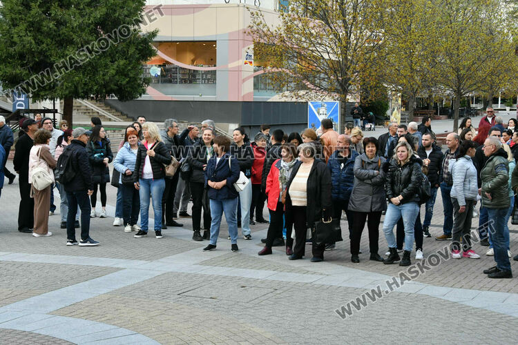 Раздават изборните книжа и бюлетини на СИК в Община Хасково