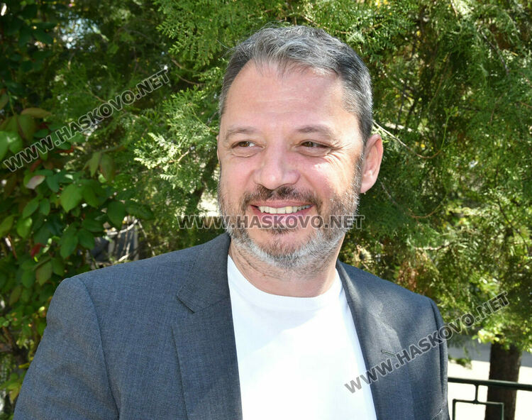 Делян Добрев гласува в Хасково: Избираме между икономическия растеж и заемите